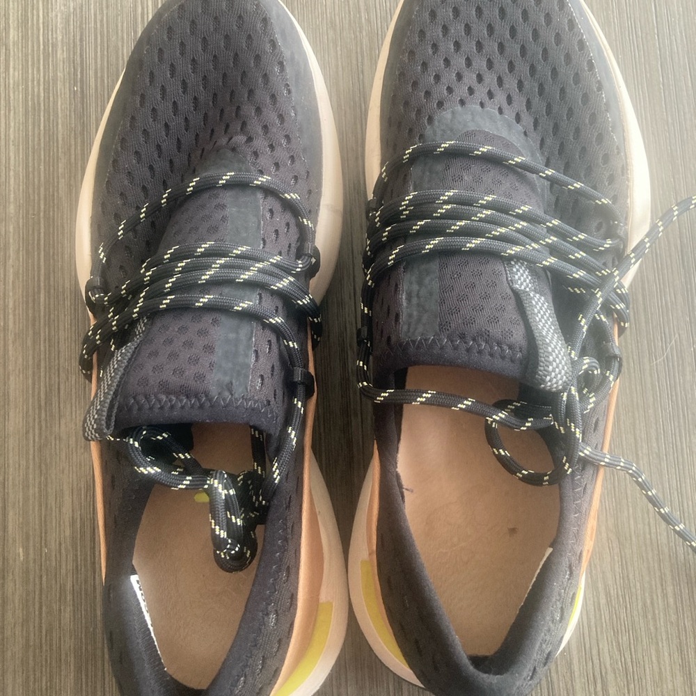Sorel Black and Tan Sneakers